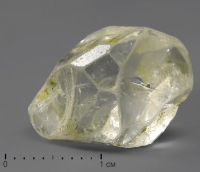 Топаз, кристалл в пластиковом боксе 1,5-2,5 см - «globural.ru» - Архангельск