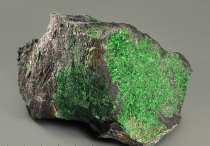 Уваровит с пумпеллиитом-Mg - «globural.ru» - Архангельск