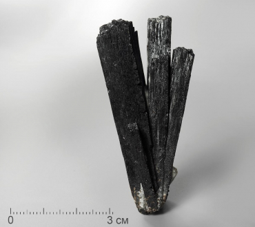 Ильваит, сросток кристаллов - «globural.ru» - Архангельск