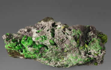 Уваровит (зелёный гранат) с титанитом - «globural.ru» - Архангельск